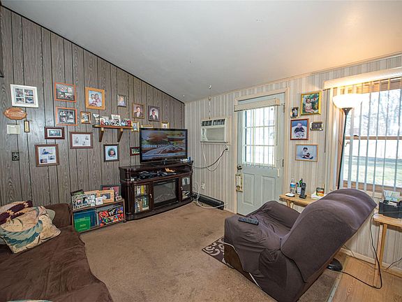 5th image of 51 Imperial Dr