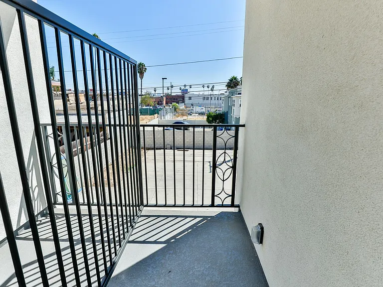 5536 Lexington Ave — Photo 21
