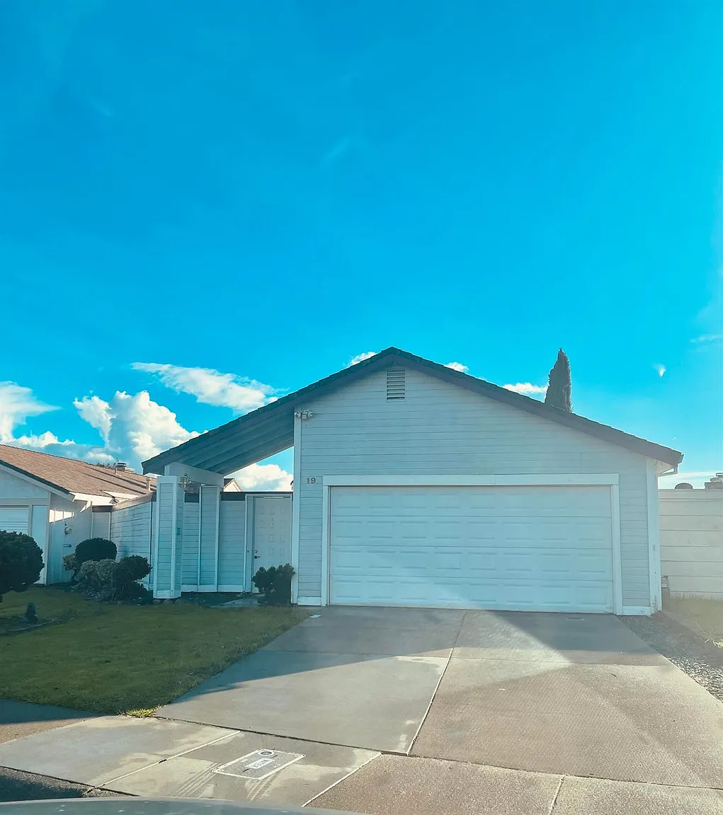 19 Hedgerow Ct photo 1
