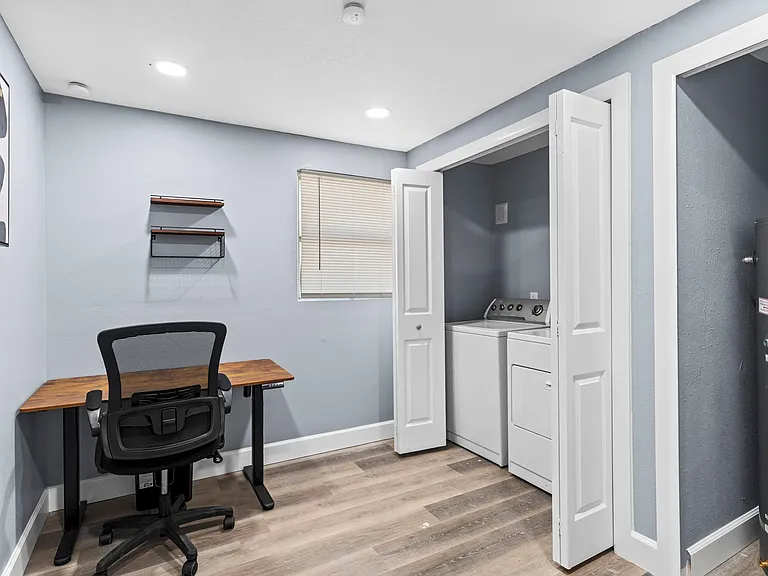 3102 E Knollwood St #B — Photo 13