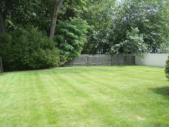 Huge Side Yard