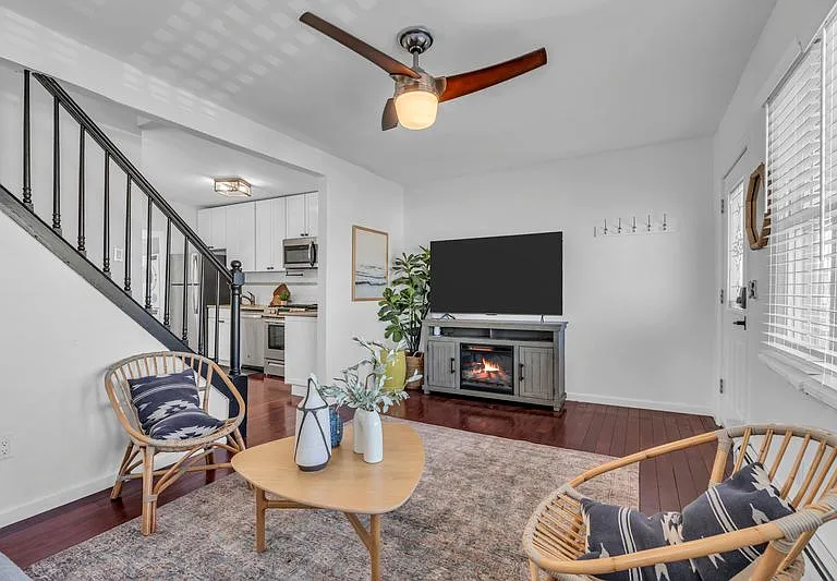 37 Shrewsbury Ave — Photo 6