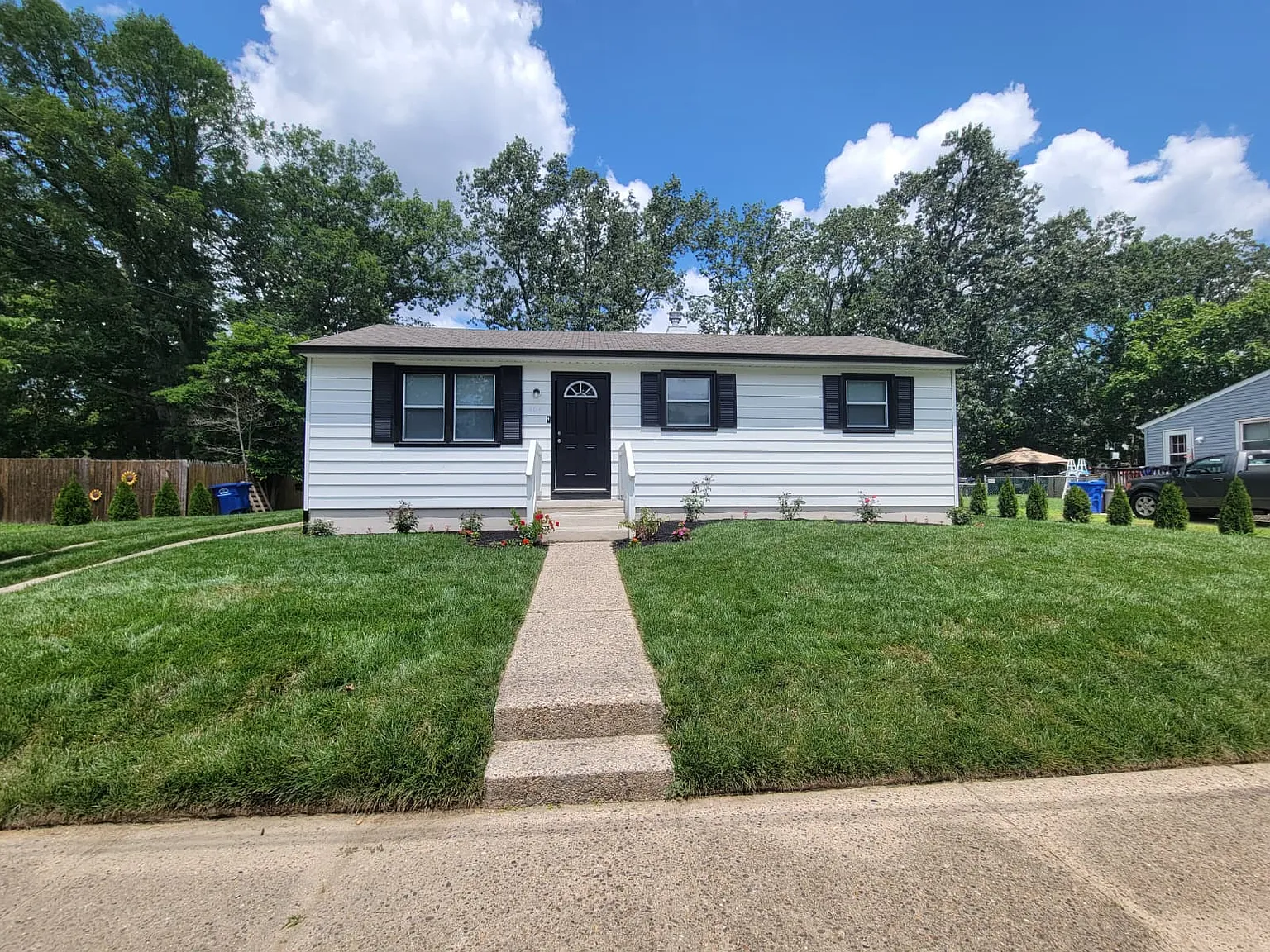 3 bed, 863 sqft, $2,900 — Photo 1