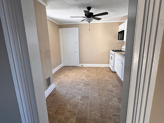 4th image of 56 S Governors Ave APT A