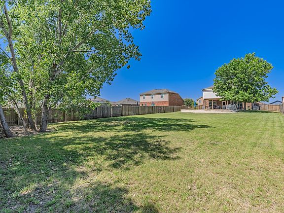 5th image of 317 Magnolia Dr