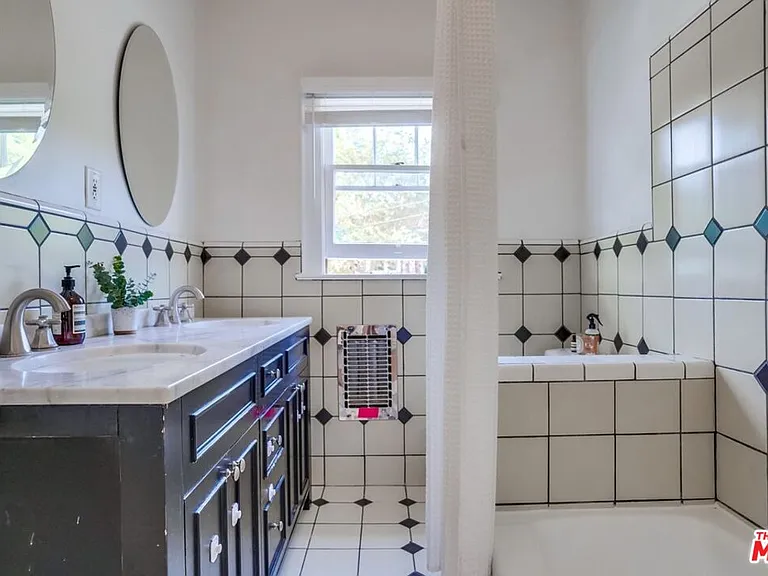 2154 Willetta St — Photo 33