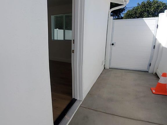 4th image of 24235 Victory Blvd