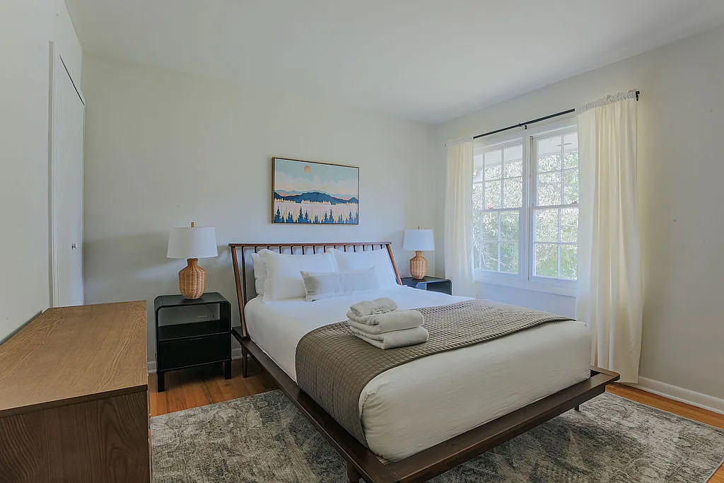 2 bed, 1.5 bath, 1034 sqft, $2,950 — Photo 3