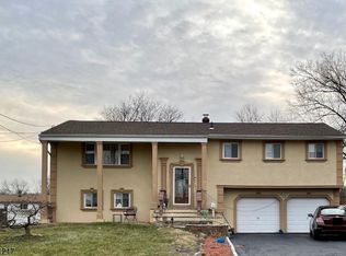 14 Winston Dr, Somerset, NJ 08873