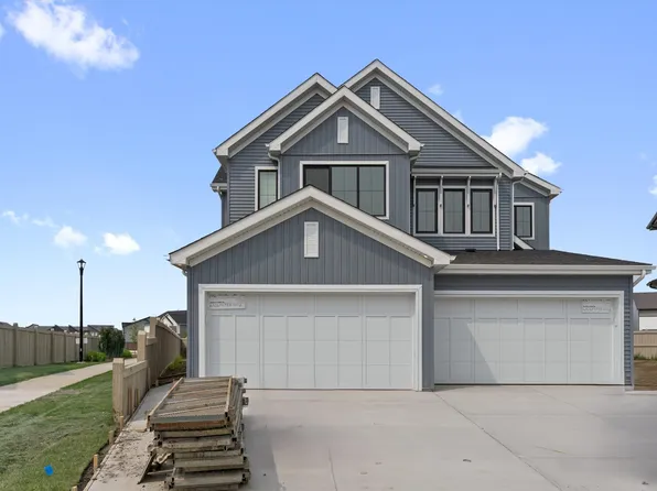 1066 Cristall Cres, Edmonton, AB T6W 5S6