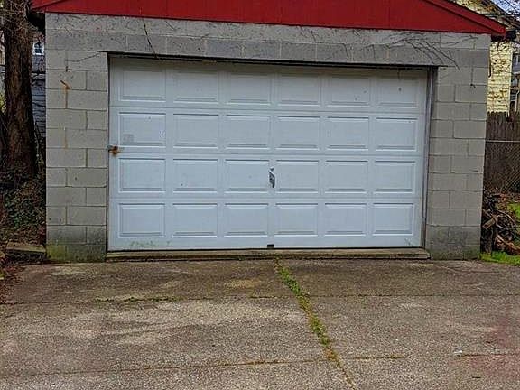 3rd image of 15344 Glencoe Ave