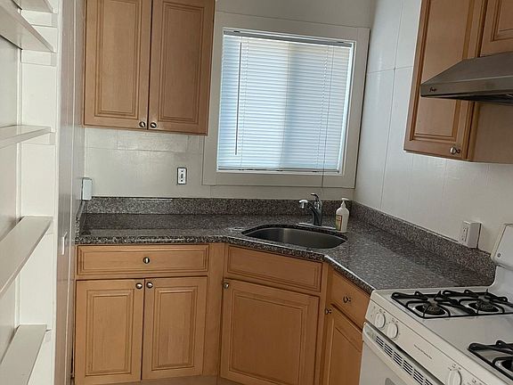 3rd image of 5021 Solano Ave