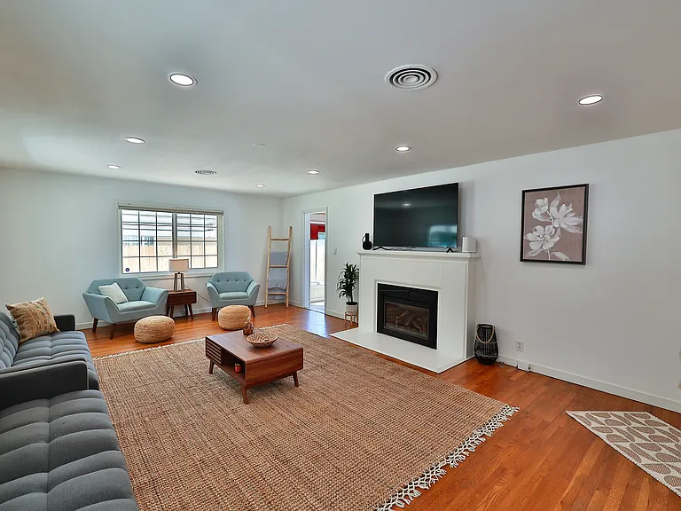 1020 Orange St — Photo 8