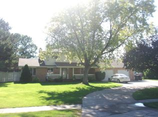 1909 S Harrison St, Grand Island, NE 68803