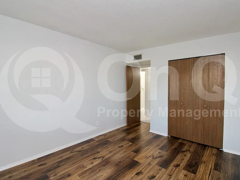1931 N Camino Alicante — Photo 11