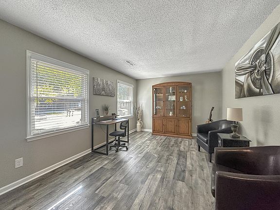 4th image of 115 Cynthia Ln