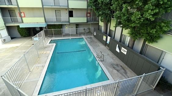 4th image of 720 W 27th St #1sdneaf89