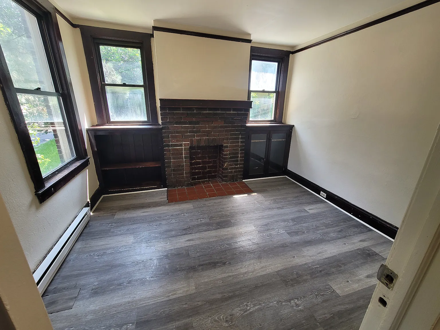 3 bed, $1,350 — Photo 1