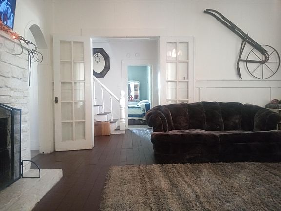 2nd image of 212 N Main St