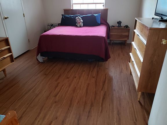 2nd Bedroom/walk in closet