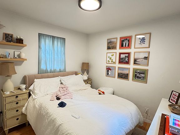 4th image of 307 E 6th St APT 1B