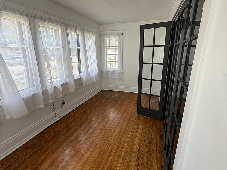 92 Saranac Ave — Photo 6