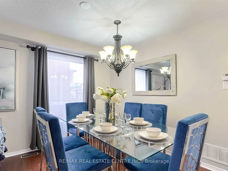 92 Lake Louise Dr #UPPER — Photo 5