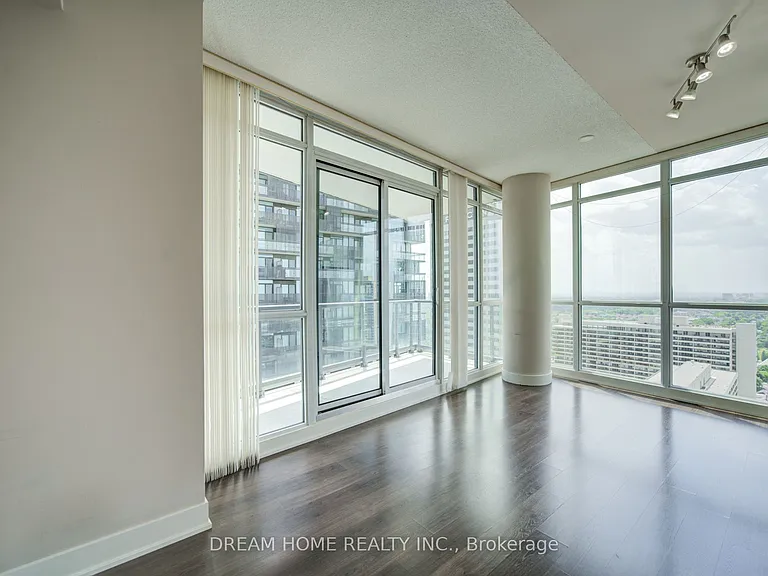 30 Roehampton Ave #2902 — Photo 10