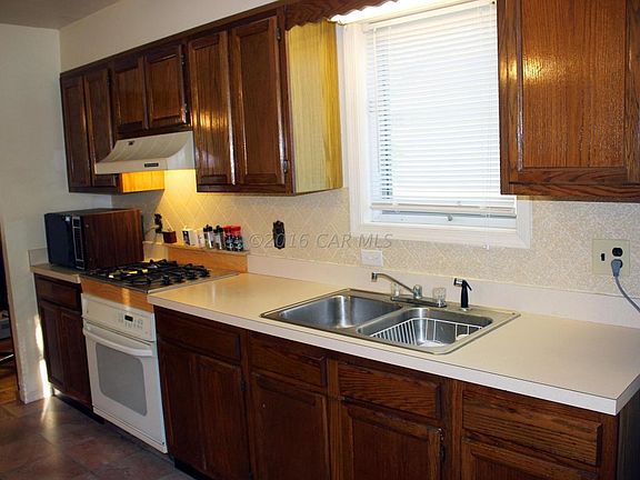 04 - Kitchen - View A