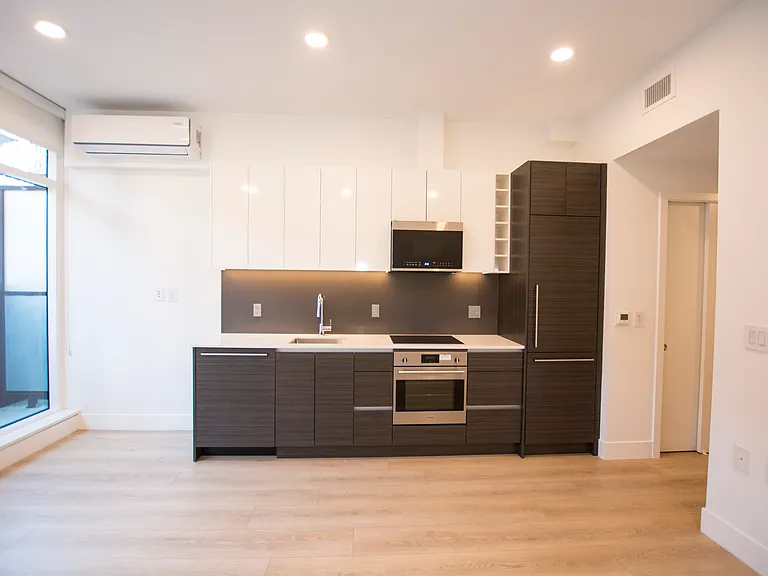 333 Carrall St #206 — Photo 4