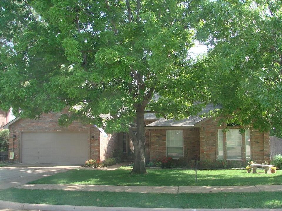 1st image of 2417 Branch Oaks Ln