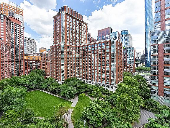 4th image of 20 River Ter APT 12E