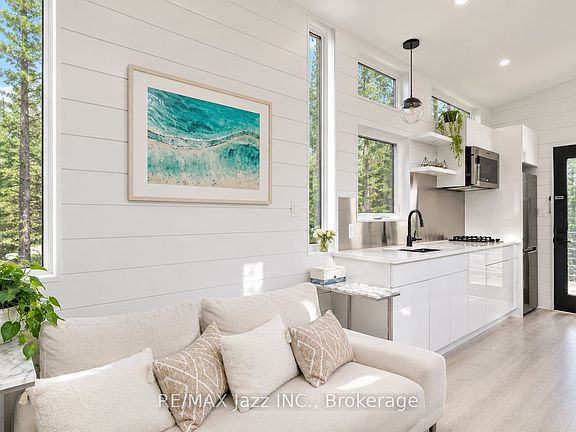 3rd image of 473 Fleetwood Rd