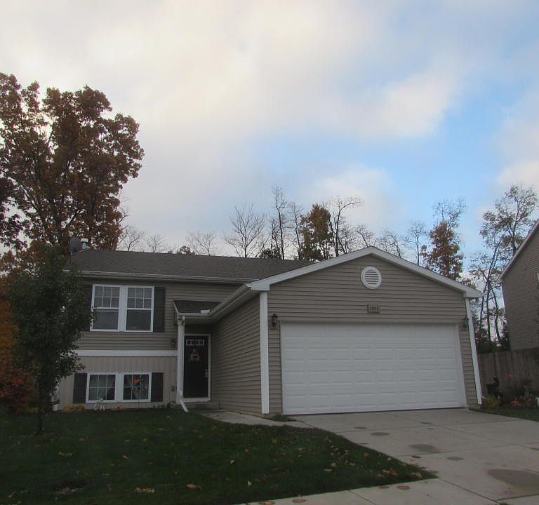 2nd image of 10112 Castle Creek Cir