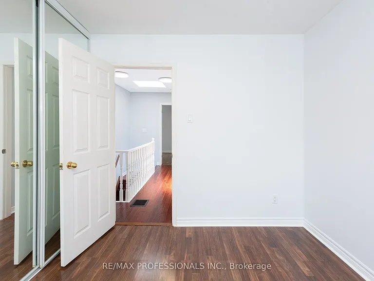 4 Runnymede Rd — Photo 20