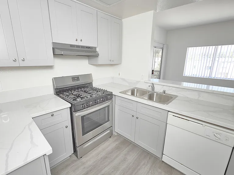 1210 North Cherokee Ave. — Photo 25