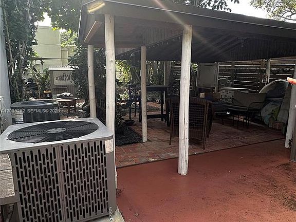 3rd image of 5804 SW 35th St