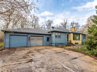 832 40th St N, Moorhead, MN 56560