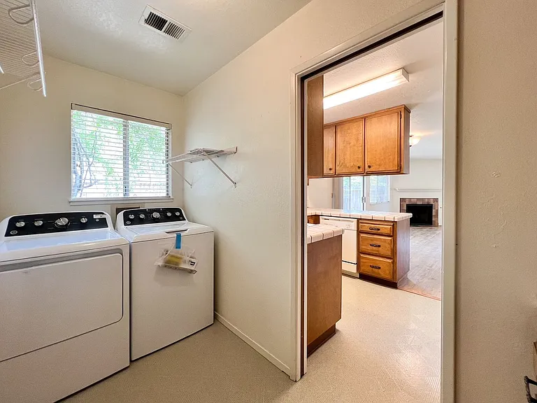 2224-2252 W Clay St — Photo 14