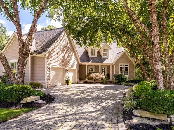 8493 Misty Woods Cir, Powell, OH 43065