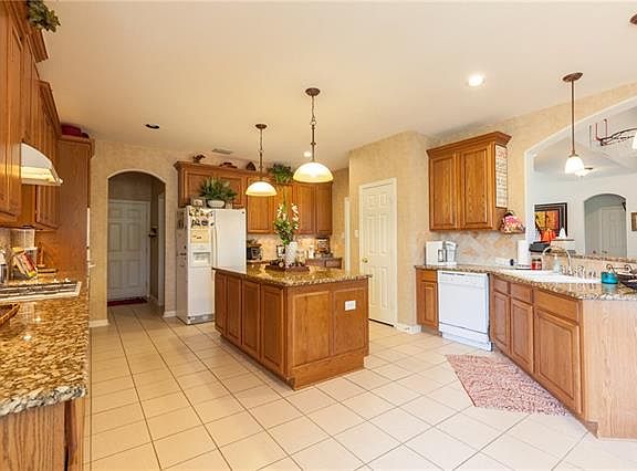 5th image of 10013 Fairway Vista Dr