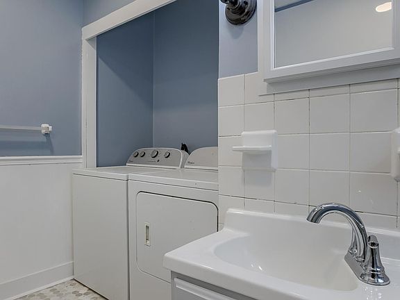 5th image of 1629 Harwood St