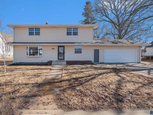 104 N Main Ave, Lake Preston, SD 57249