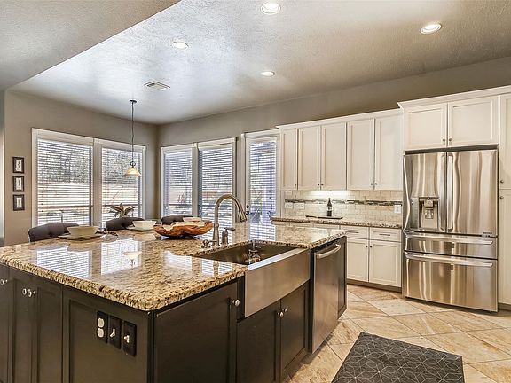 4th image of 13718 Camelot Centre Ct