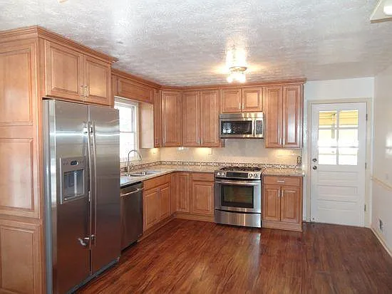 1032 Williamsburg Ct — Photo 1
