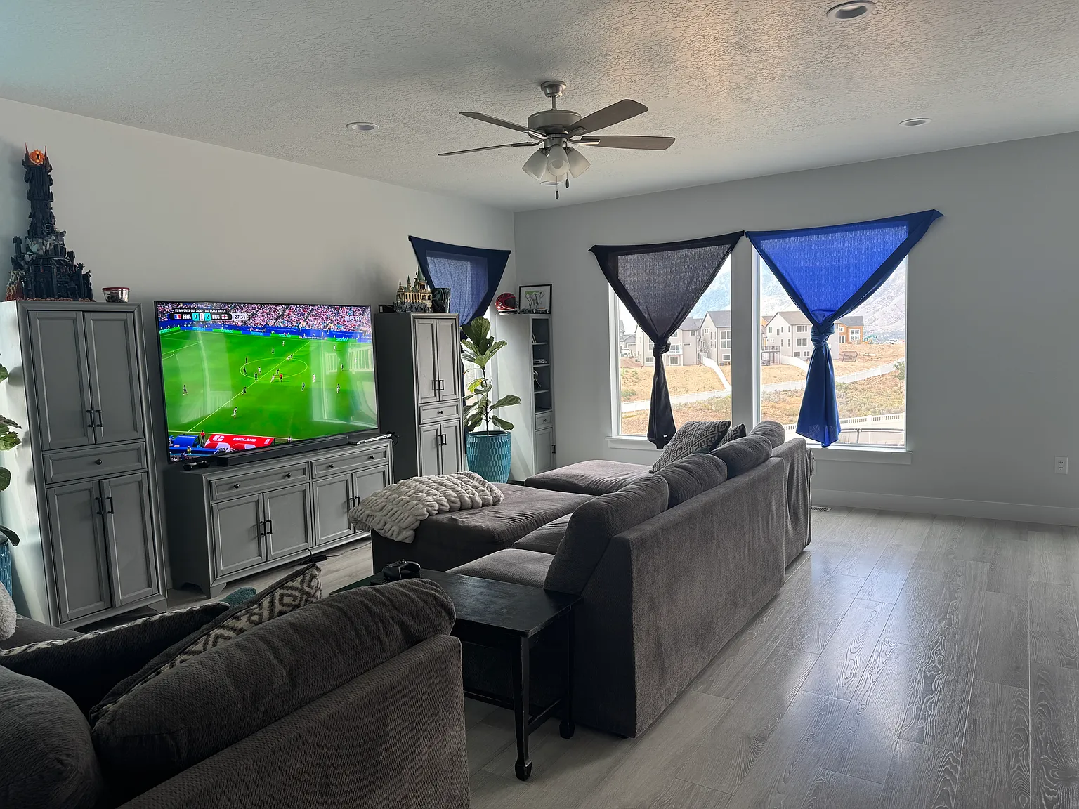 4 bed, 2.5 bath, 3984 sqft, $3,950 — Photo 3