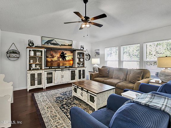 5th image of 406 HEPBURN Road