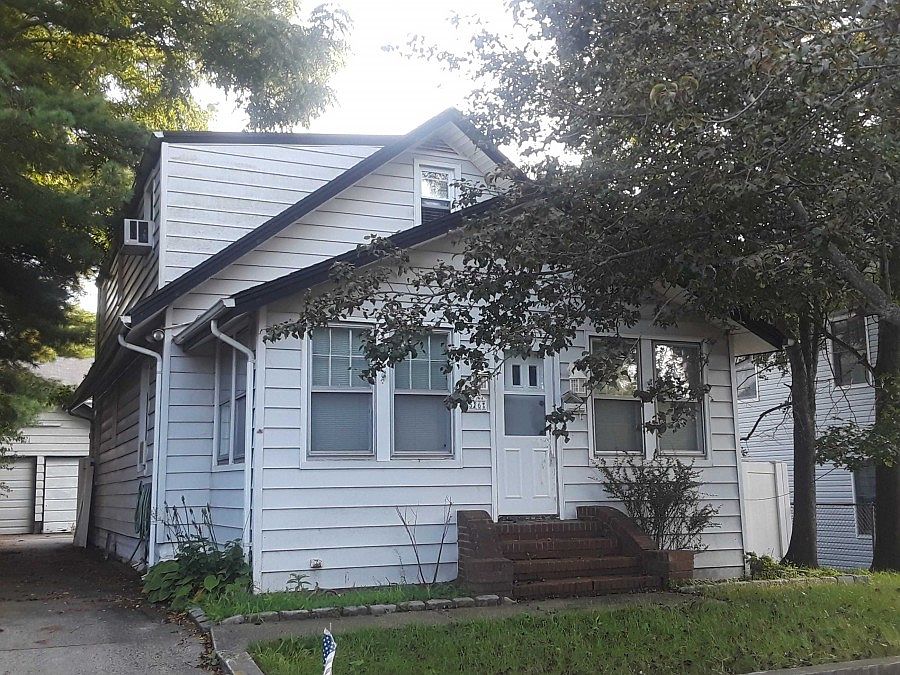 2nd image of 576 Portland Ave