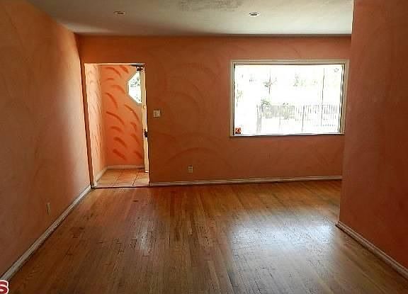 5th image of 6953 Bellaire Ave