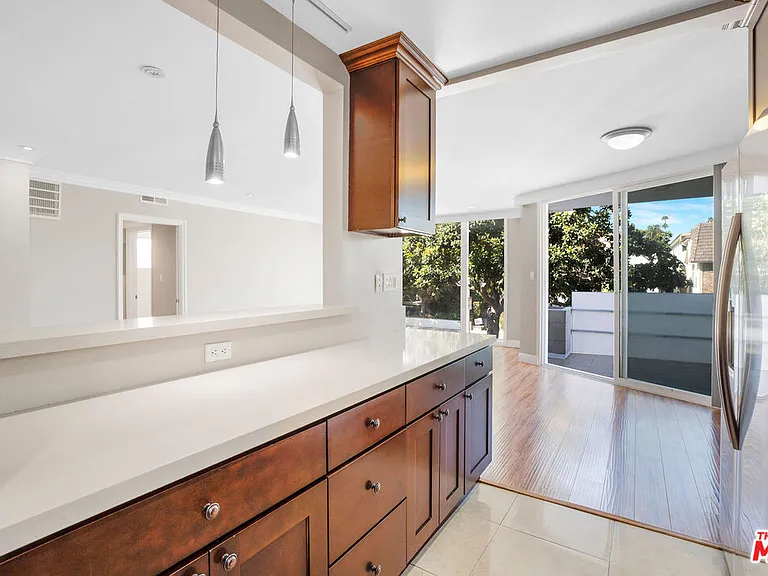248 S Doheny Dr #6 — Photo 3